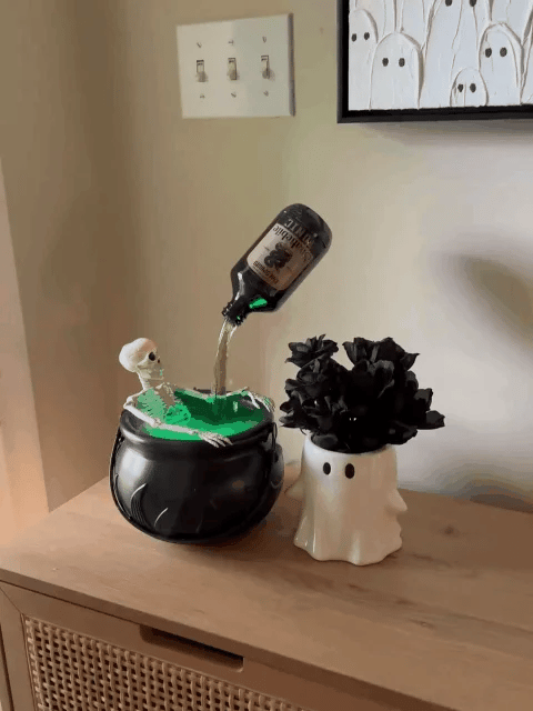 "Magic Floating Potion Cauldron Diffuser – Halloween Decor with Fog & LED Lights"